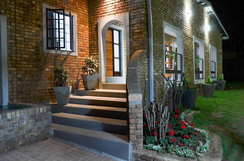 Yalla Yalla Boutique Hotel Witbank Exterior photo